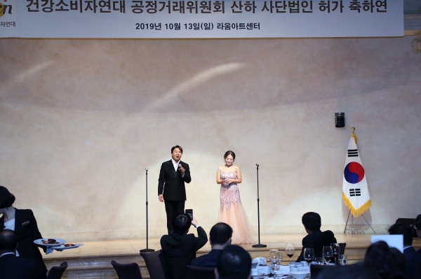 이봉규 바리톤(좌), 김수미(우) 소프라노의 축하공연