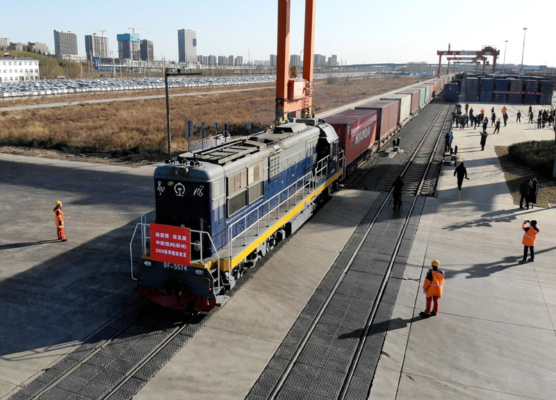 운행중인 중국의 화물열차, 사진제공: 중국 정부